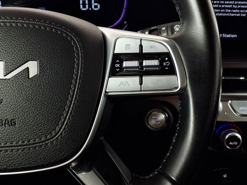 Used 2025 Kia Telluride S FWD image 21