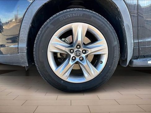 Used 2017 Toyota Highlander FWD V6 image 9