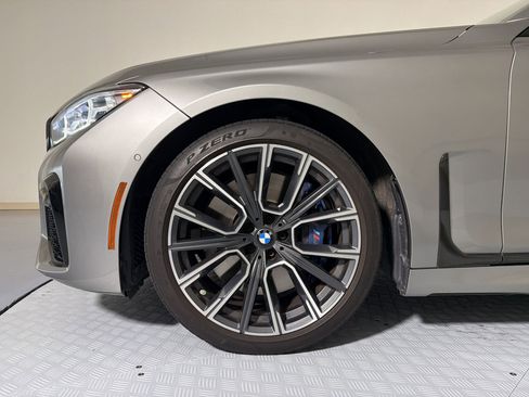 Used 2020 BMW 740i w/ M Sport Package RWD image 9