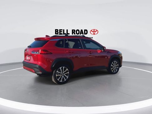 Used 2023 Toyota Corolla Cross XLE image 8