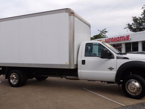 Used 2014 Ford F550 2WD Regular Cab Super Duty image 2