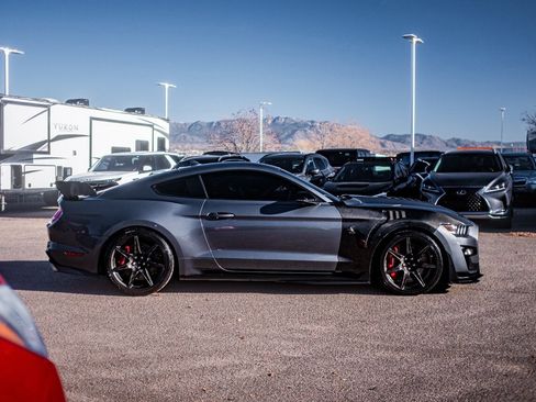 Used 2022 Ford Mustang Shelby GT500 w/ Carbon Fiber Track Pack image 8