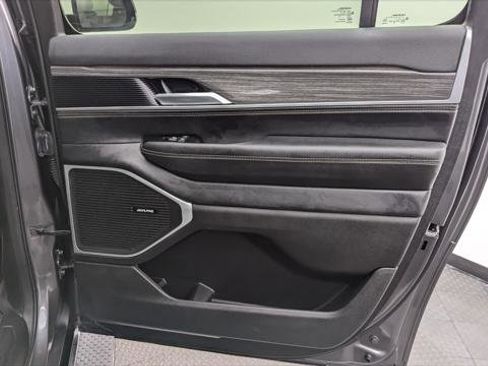 Used 2024 Jeep Wagoneer L Series II w/ Flexible Seating Group image 22