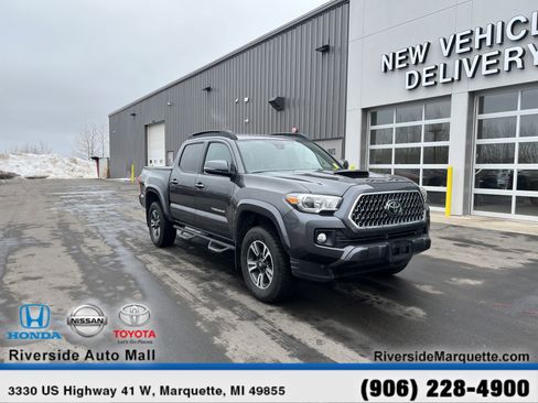 Used 2019 Toyota Tacoma TRD Sport image 1