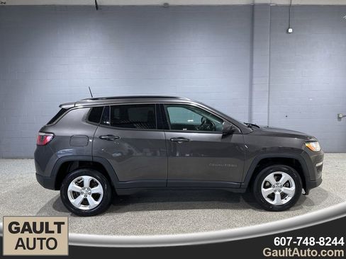 Used 2019 Jeep Compass Latitude image 2