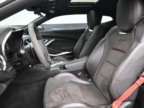 Used 2019 Chevrolet Camaro ZL1 RWD image 10