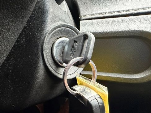 Used 2015 Chevrolet Camaro LT image 21