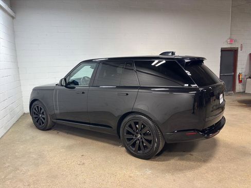 Used 2023 Land Rover Range Rover SE image 10