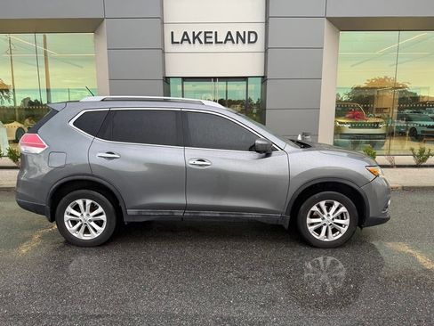 Used 2016 Nissan Rogue SV w/ SV Premium Package AWD/4WD image 2
