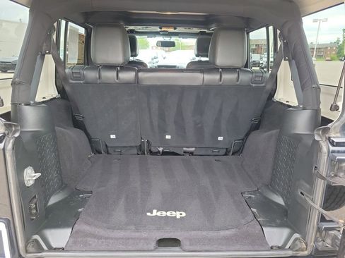 Used 2016 Jeep Wrangler Unlimited Sahara AWD/4WD image 7