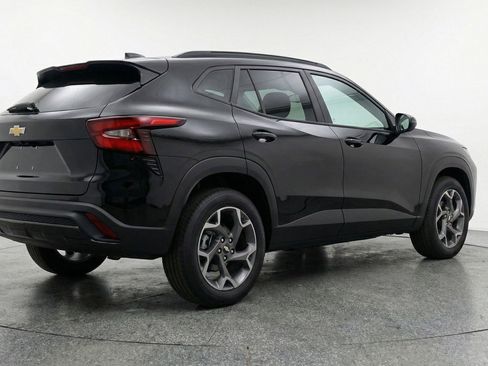 Used 2025 Chevrolet Trax LT image 9