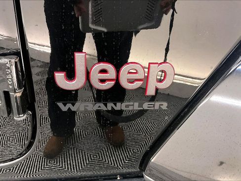 Used 2022 Jeep Wrangler Rubicon w/ Cold Weather Group AWD/4WD image 30