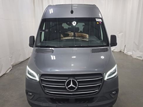 Used 2024 Mercedes-Benz Sprinter 2500 image 2