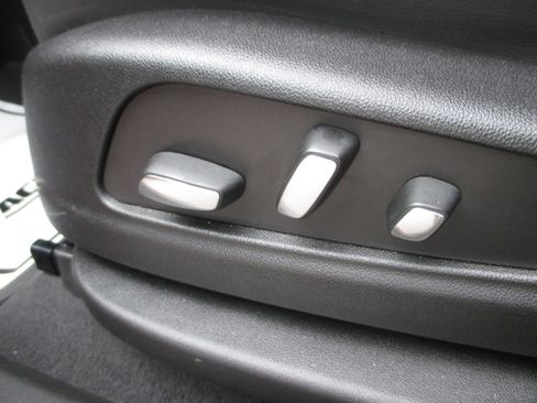 Used 2025 Cadillac XT6 Premium Luxury image 19