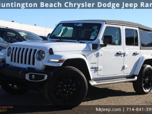 Used 2023 Jeep Wrangler Unlimited Sahara w/ Safety Group image 8