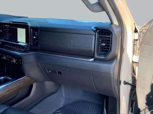 Used 2022 Chevrolet Silverado 1500 LT Trail Boss w/ LT Trail Boss Premium Package AWD/4WD image 19