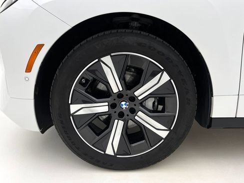 Used 2026 BMW iX xDrive45 w/ Premium Package image 25