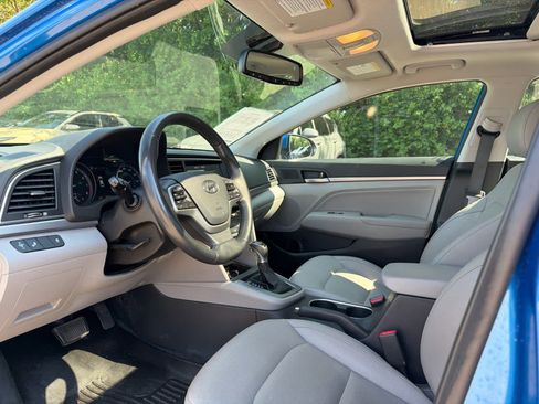 Used 2017 Hyundai Elantra Limited w/ Limited Tech Package 04 FWD image 5