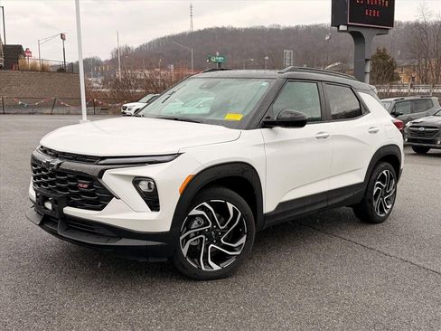 Used 2025 Chevrolet TrailBlazer RS w/ Convenience Package image 2