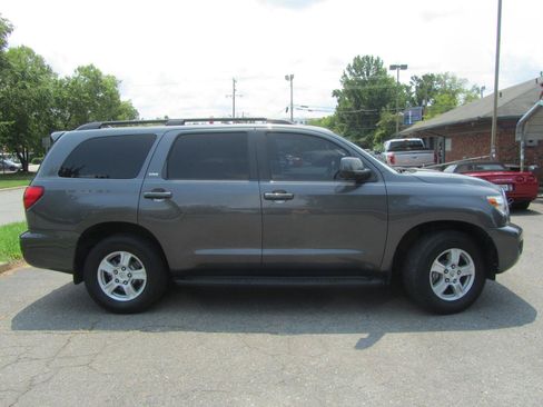 Used 2011 Toyota Sequoia SR5 w/ Premium Pkg AWD/4WD image 10