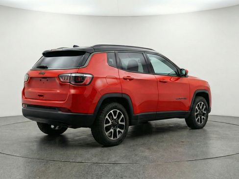 Used 2025 Jeep Compass Trailhawk AWD/4WD image 9