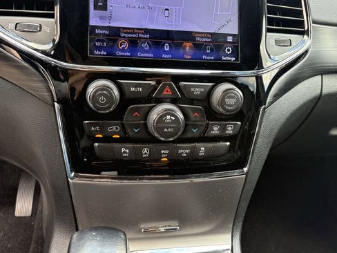 Used 2020 Jeep Grand Cherokee Laredo w/ Laredo X Package RWD image 24