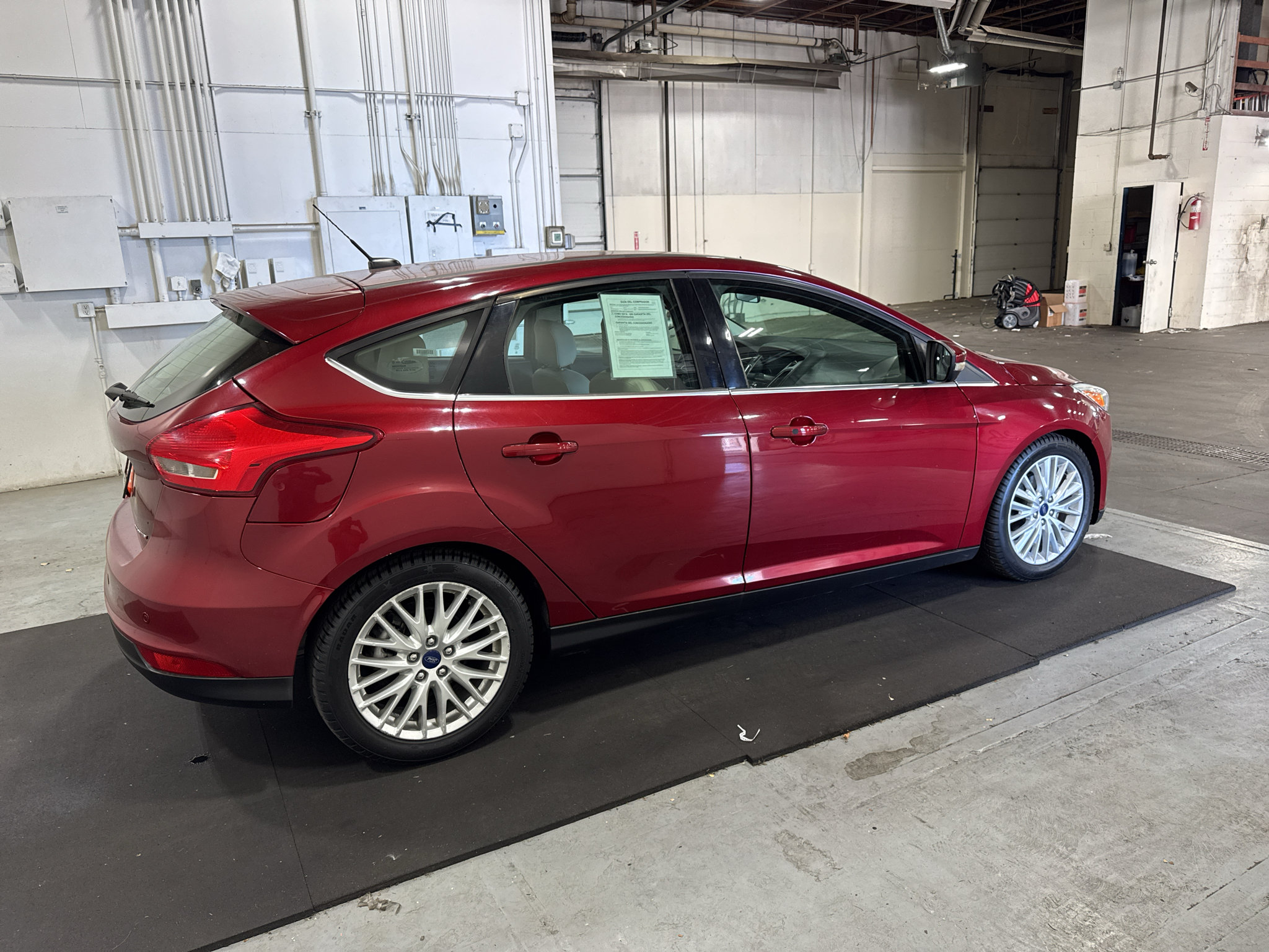 Used 2016 Ford Focus Titanium FWD image 8
