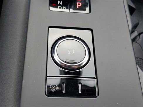 Used 2024 Land Rover Discovery Dynamic SE image 34