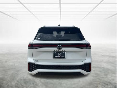 New 2026 Volkswagen Tiguan SE R-Line FWD image 4