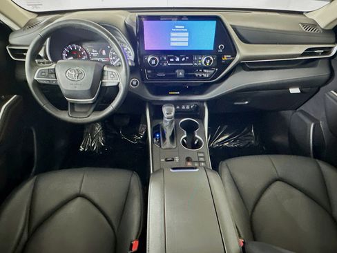 Used 2024 Toyota Highlander XLE image 27
