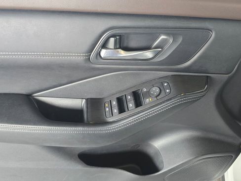 Used 2023 Nissan Rogue SV FWD image 25