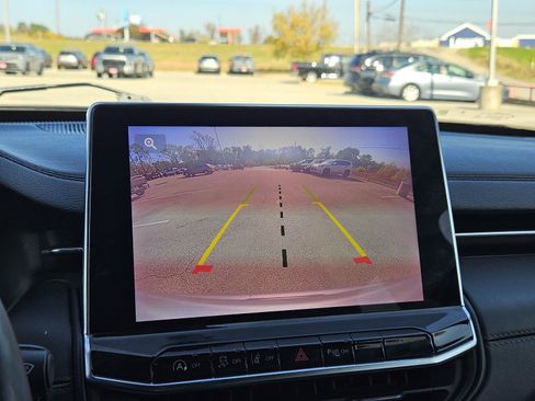 Used 2023 Jeep Compass Limited image 27