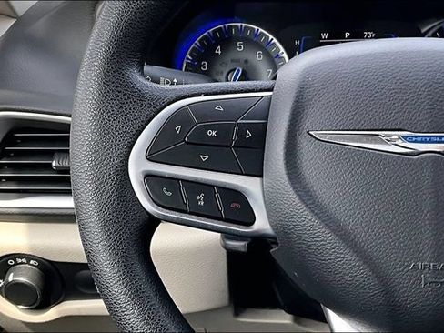 Used 2020 Chrysler Voyager L FWD image 9