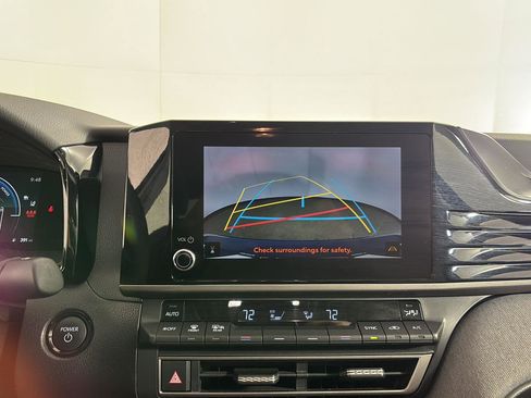 Used 2025 Toyota Camry LE image 32