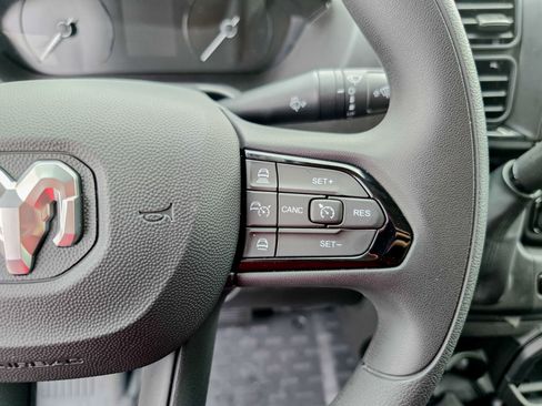 Used 2025 RAM ProMaster 2500 w/ Convenience Group image 25