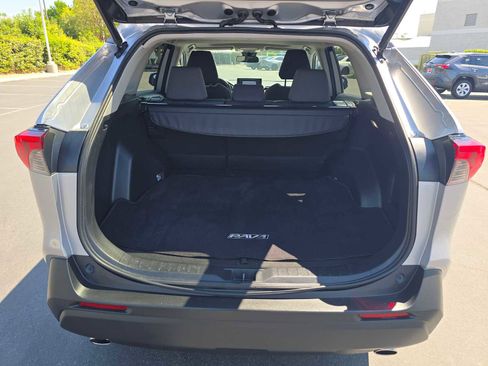 Used 2022 Toyota RAV4 XLE image 16