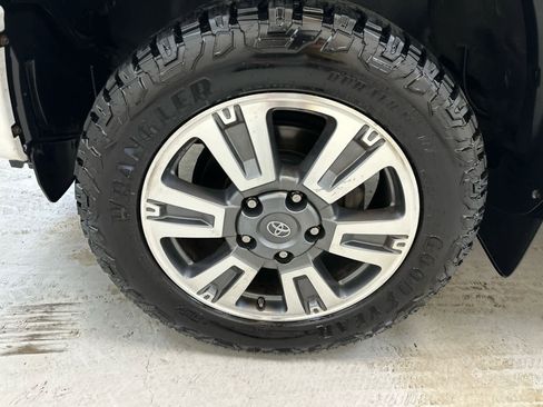 Used 2019 Toyota Tundra Platinum AWD/4WD image 12