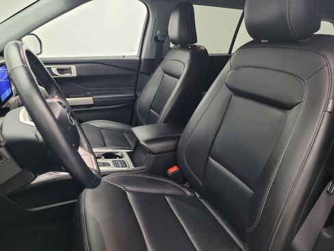 Used 2024 Ford Explorer XLT w/ Equipment Group 202A image 17