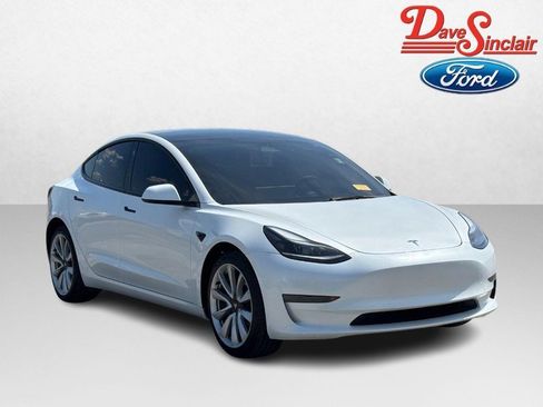 Used 2023 Tesla Model 3 Standard Range image 4