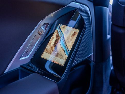 Used 2024 BMW i7 eDrive50 image 21