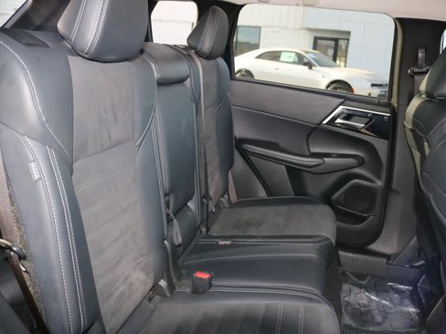 Used 2024 Mitsubishi Outlander SE image 23