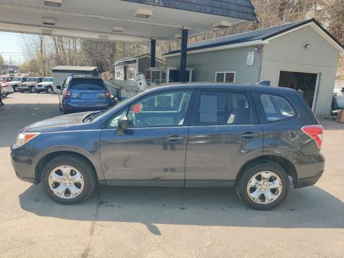 Used 2016 Subaru Forester 2.5i AWD/4WD image 3