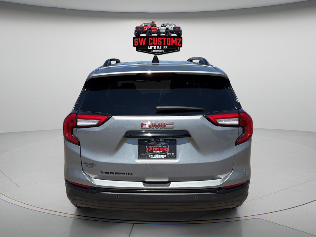 Used 2024 GMC Terrain SLE w/ Driver Convenience Package FWD image 6