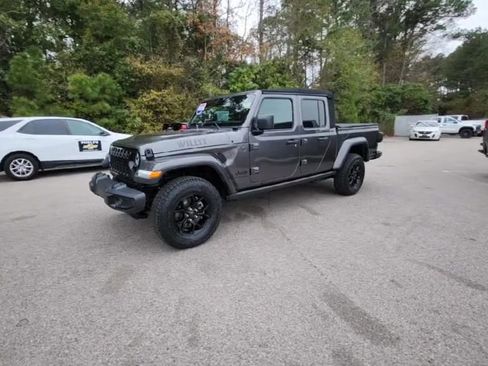 Used 2024 Jeep Gladiator Willys image 9