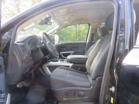 Used 2023 Nissan Titan SV w/ SV Convenience Package AWD/4WD image 13
