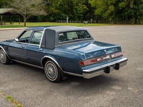 Used 1988 Chrysler Fifth Avenue RWD image 11