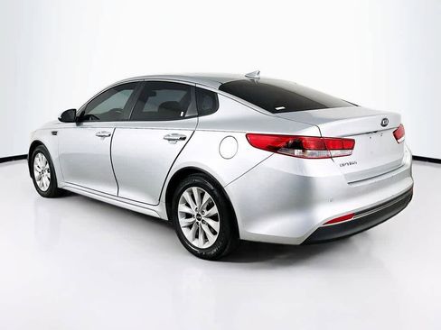 Used 2018 Kia Optima LX w/ 17" Alloy Wheels Package FWD image 4