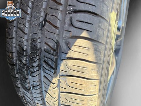 Used 2025 Chrysler Pacifica Limited FWD image 19
