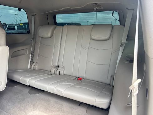 Used 2017 Cadillac Escalade Premium Luxury AWD/4WD image 25