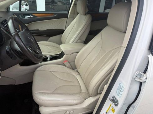 Used 2018 Lincoln MKC Select w/ Select Plus Package image 9